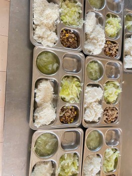 Bữa trưa của học sinh ngày 25/8/2026